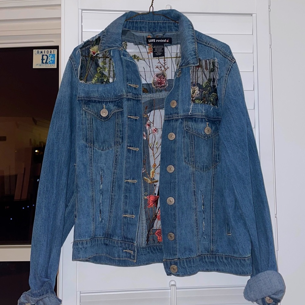 Women’s Floral Cutout Denim Jacket Size Small